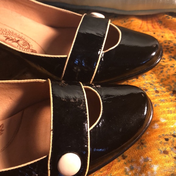 Sofft Patent Leather Pumps - Picture 2 of 9